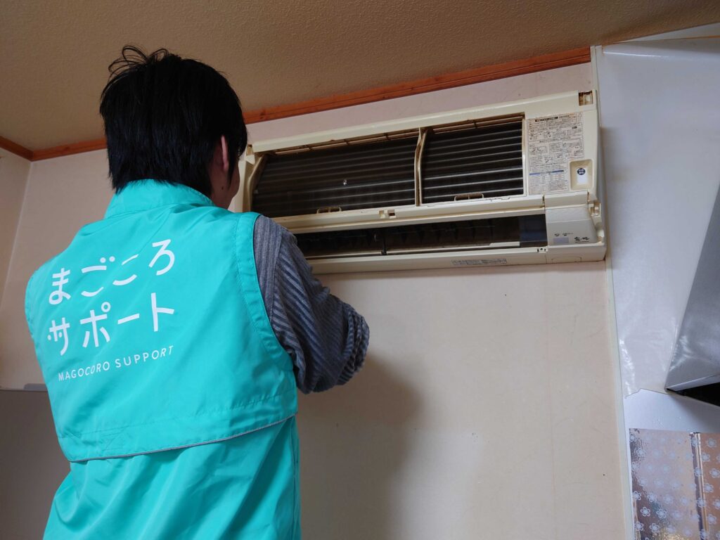 エアコン分解清掃の様子